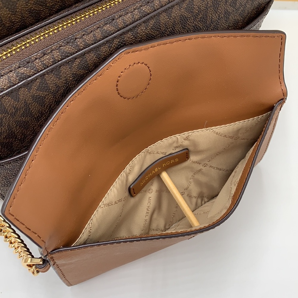 MICHAEL KORS BROWN SIGNATURE COLOR
Maisie Medium Pebbled Leather 2in-1 BackpacK - Picture 9 of 16